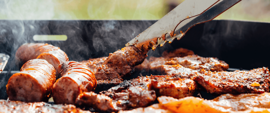 Allerlei vlees op de BBQ.